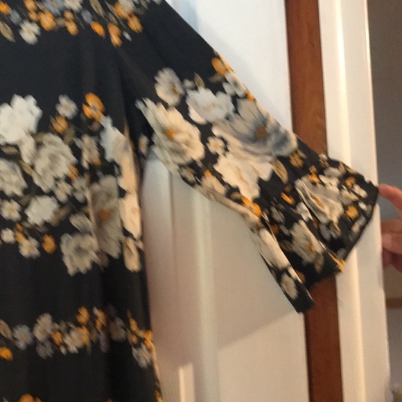 Ladies dress - Picture 9 of 10